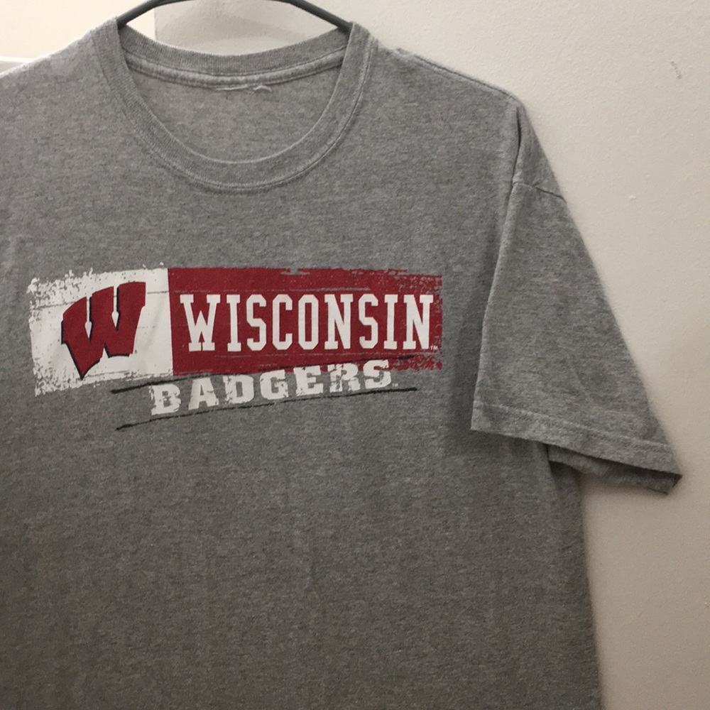 NCAA (Wisconsin Badgers) - Gray Shortsleeve TShirt